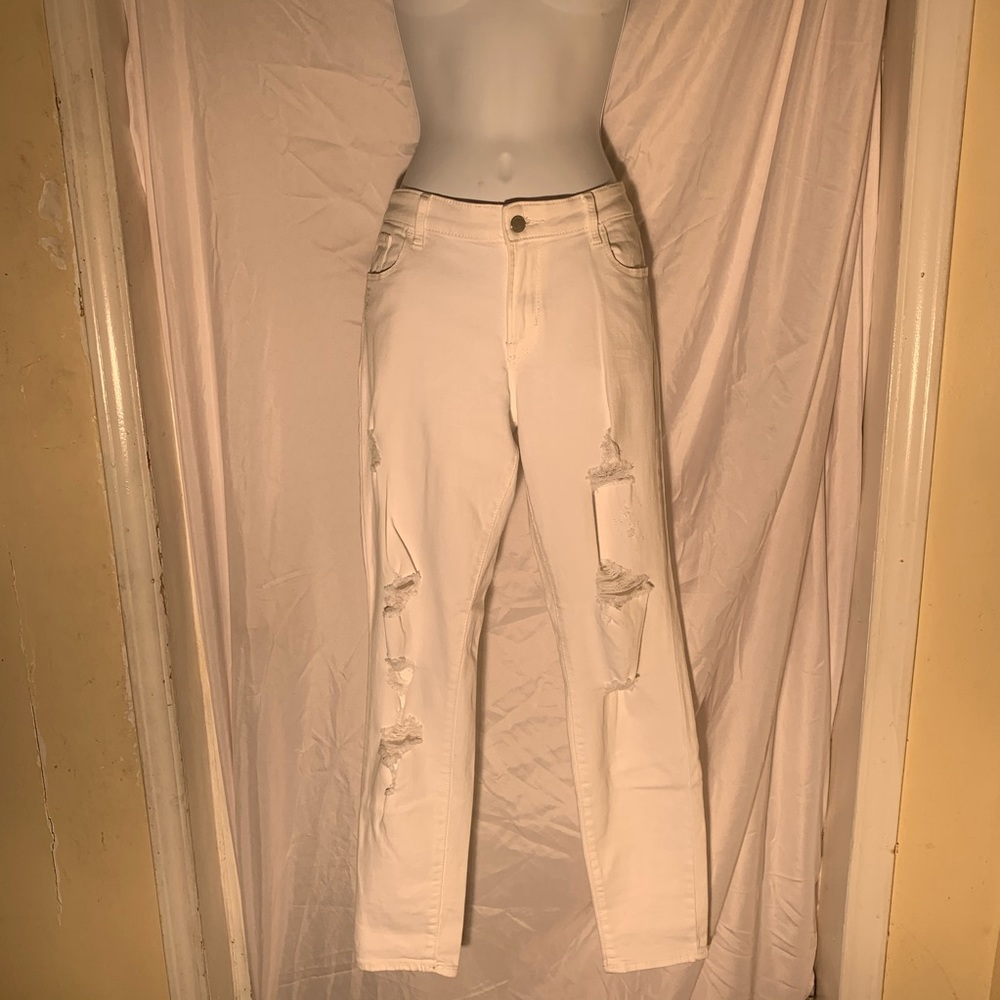 Women white rockstar skinny jeans.